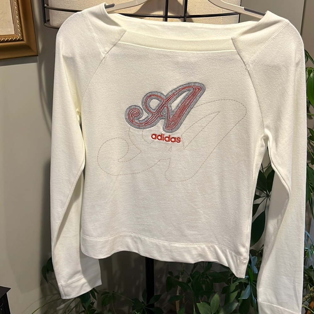 adidas super soft embroidered tee shirt size small
